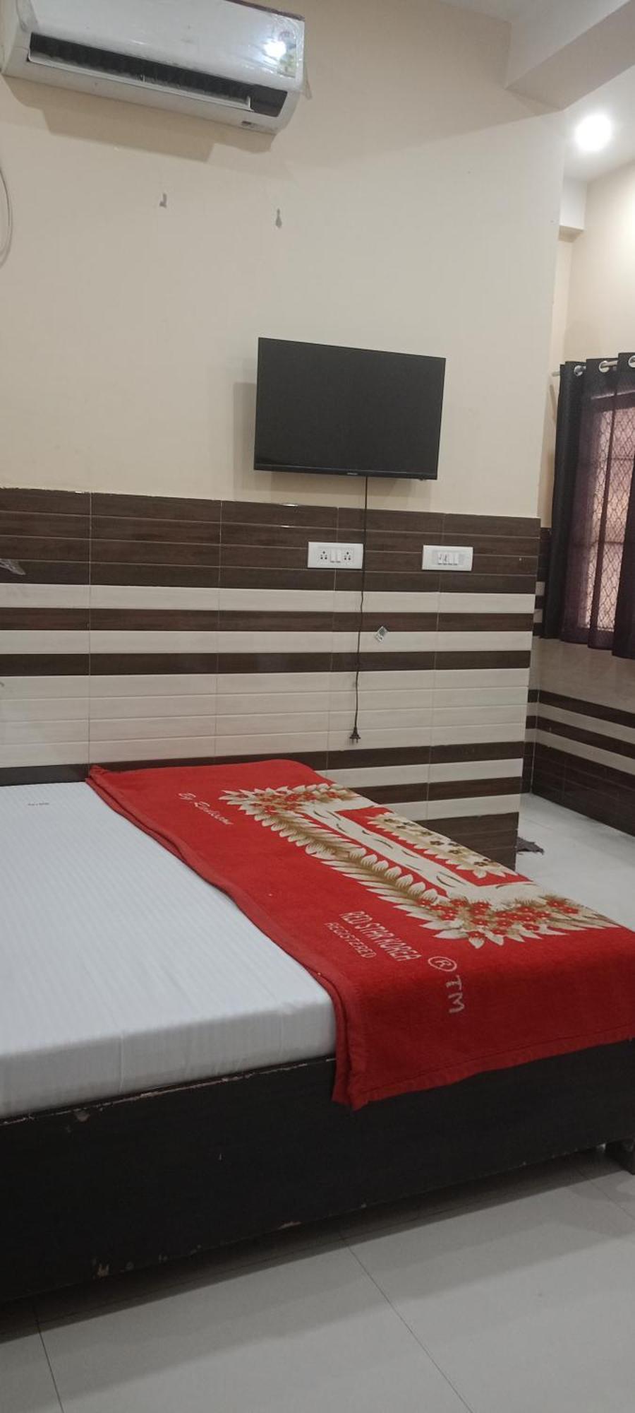 New Gayatri Palace Near Prem Mandir Vrindavan Exterior photo